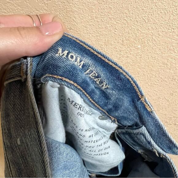 American Eagle Outfitters AEO high rise distressed mom jean - Picture 5 of 7